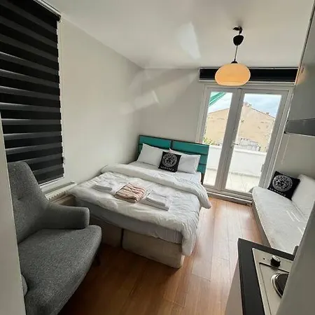 Sunny Terrace Retreat Near Taksim Square * Estambul