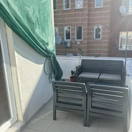 شقة Sunny Terrace Retreat Near Taksim Square اسطنبول