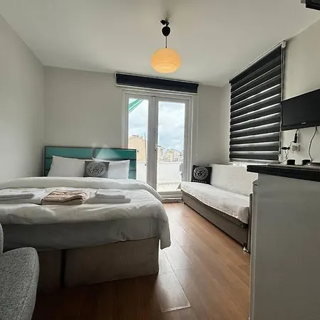 Lägenhet Sunny Terrace Retreat Near Taksim Square *